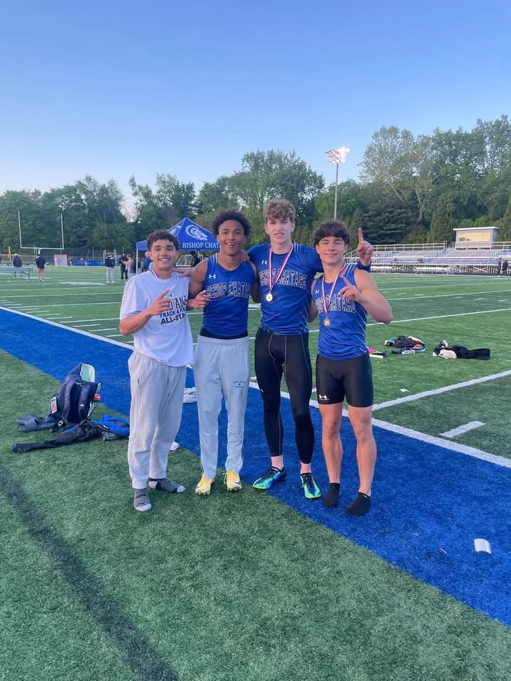 dpsparks55's tweet photo. 4x400 Conference Champs!  3:20!! https://t.co/fMD8rhyj8c