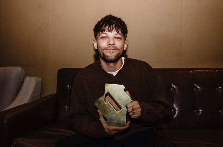 World Tomlinson tweet media