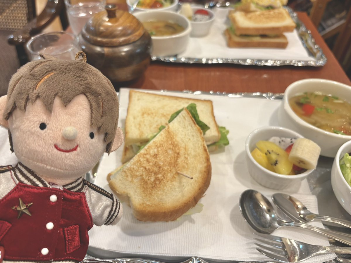 しほ tweet media