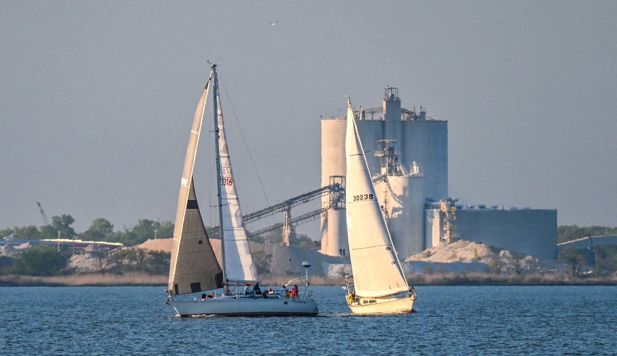ByTheBayPhotos's tweet image. A recent Wednesday sunset sail on Rock Creek and the Patapsco River.

#AnneArundel #Maryland #Sailing #ChesapeakeBay