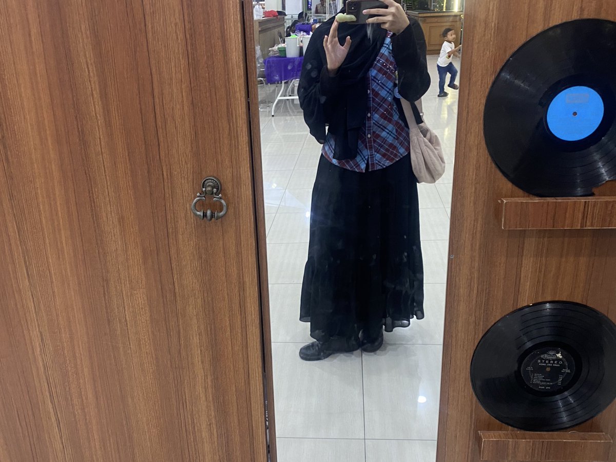 napotisme's tweet image. [QUEER FRIENDSHIP APPLICATION] 

Name: naf :D
Age: 18
Occupation: ada lah
Zodiac: capriyeah
Height: 158lolol
Hobby: ngomong sendiri
Fun fact: geli sama… kancing…? 

#queer #plsbemoots