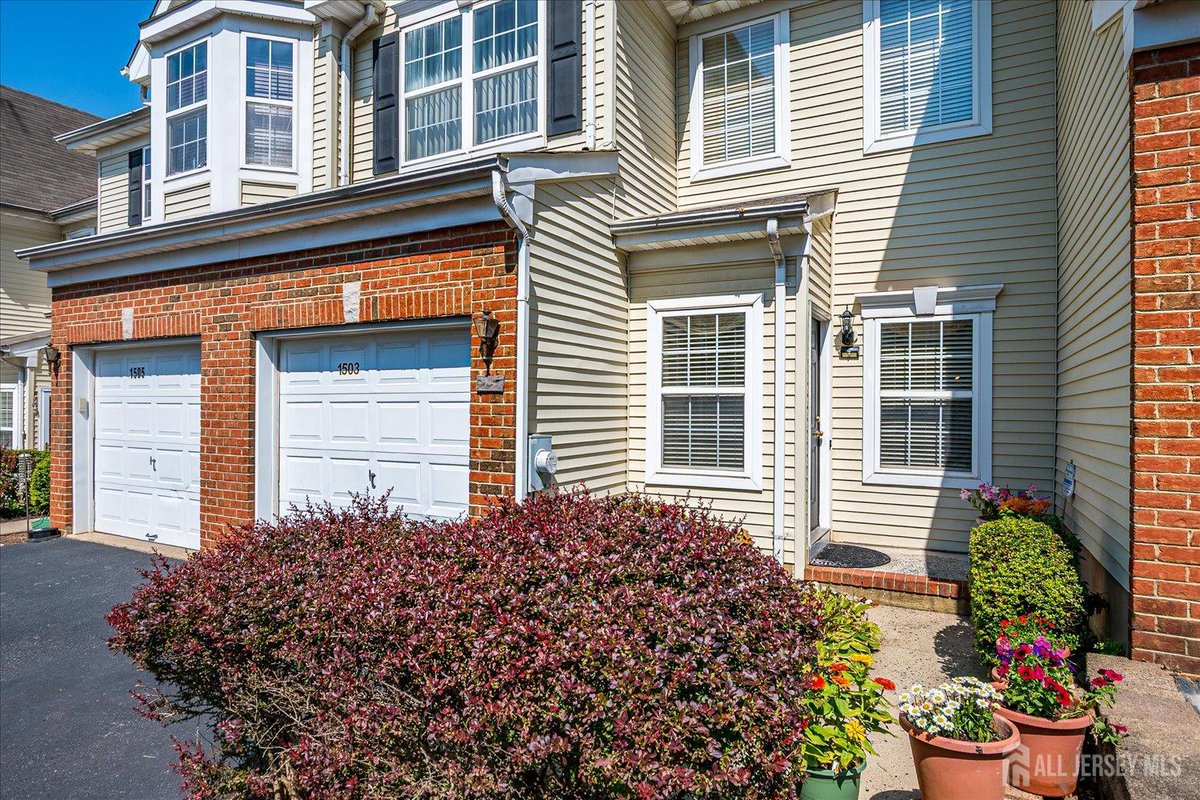 LacerdaTeam's tweet photo. 1503 Pisaniello Court, South Plainfield, NJ, 07080
2 bed | 2.5 bath 1700 Sq. Ft.
Active | 589900
https://t.co/bQwM9X8P72
Welcome to 1503 Pisaniello Court a townhouse in the TRADITIONS community! This Heritage B model features a two story light filled living room, a formal... https://t.co/1sztp1EYyW