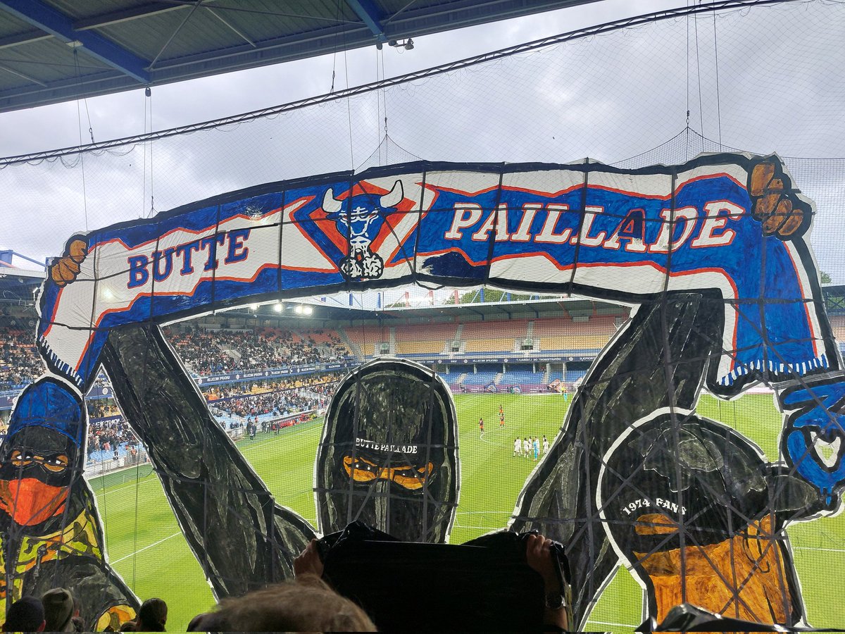laCocoAurelie's tweet photo. Que dire...?
Ligue 2 saison 2
C'est encourageant mais vraiment décevant .
On espérait cette 5 ème mais on est entré dans ce championnat trop tard.
Attends donc de voir la suite 💙🧡

Mention spéciale à la BP pour leurs 34 ans 🤩🎇🧨

#teamMHSC
#MHSCCF63 https://t.co/YQULE3E7ms