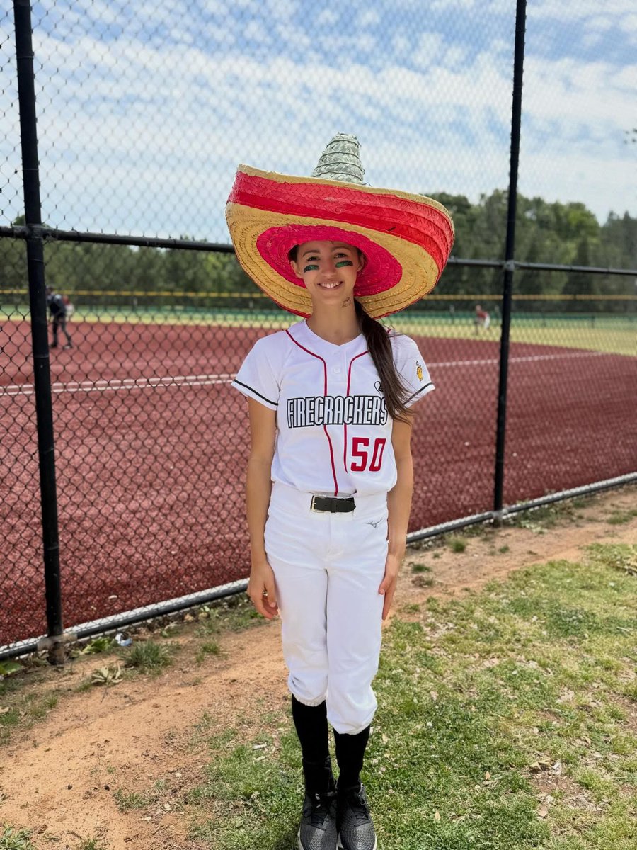 ArmorElite2k30's tweet photo. Claire coming in hot with a walk off hit to end the game 🎉@ClaireHett2030 @CoachK_USAS https://t.co/JT4Sj4na2P