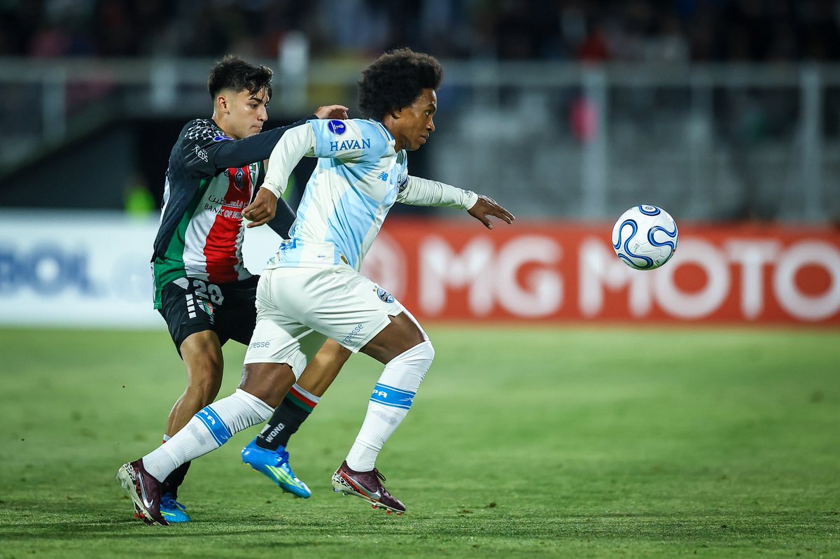 rdimortal's tweet photo. DEVE COMEÇAR NO BANCO! 💺
Wiliam deve ir para o banco de reservas. Com uma nova formatação de meio campo. A ideia é ter um jogo mais físico no início da partida.
📸: Lucas Uebel/Grêmio
#rádioimortal #grêmio #imortaltricolor🔵⚪⚫ #imortal https://t.co/WoGDhaZtL6