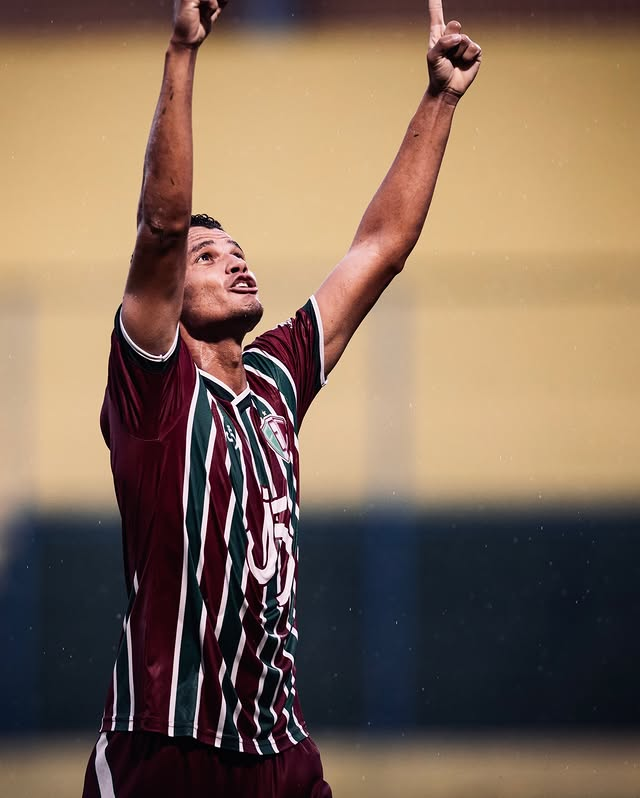 Lancepiaui's tweet photo. Empate milagroso do Vaqueiro em Fortaleza!

No último minuto o artilheiro João Vitor empata o jogo e mantém a equipe de Ito Roque com 8 jogos de invencibilidade. Empate que deixa o Flu líder momentaneamente com 9 pontos. O tricolor pode perder a liderança em caso de vitória no jogo de amanhã entre Ferroviário x Piauí. 

📷 Weslley Douglas