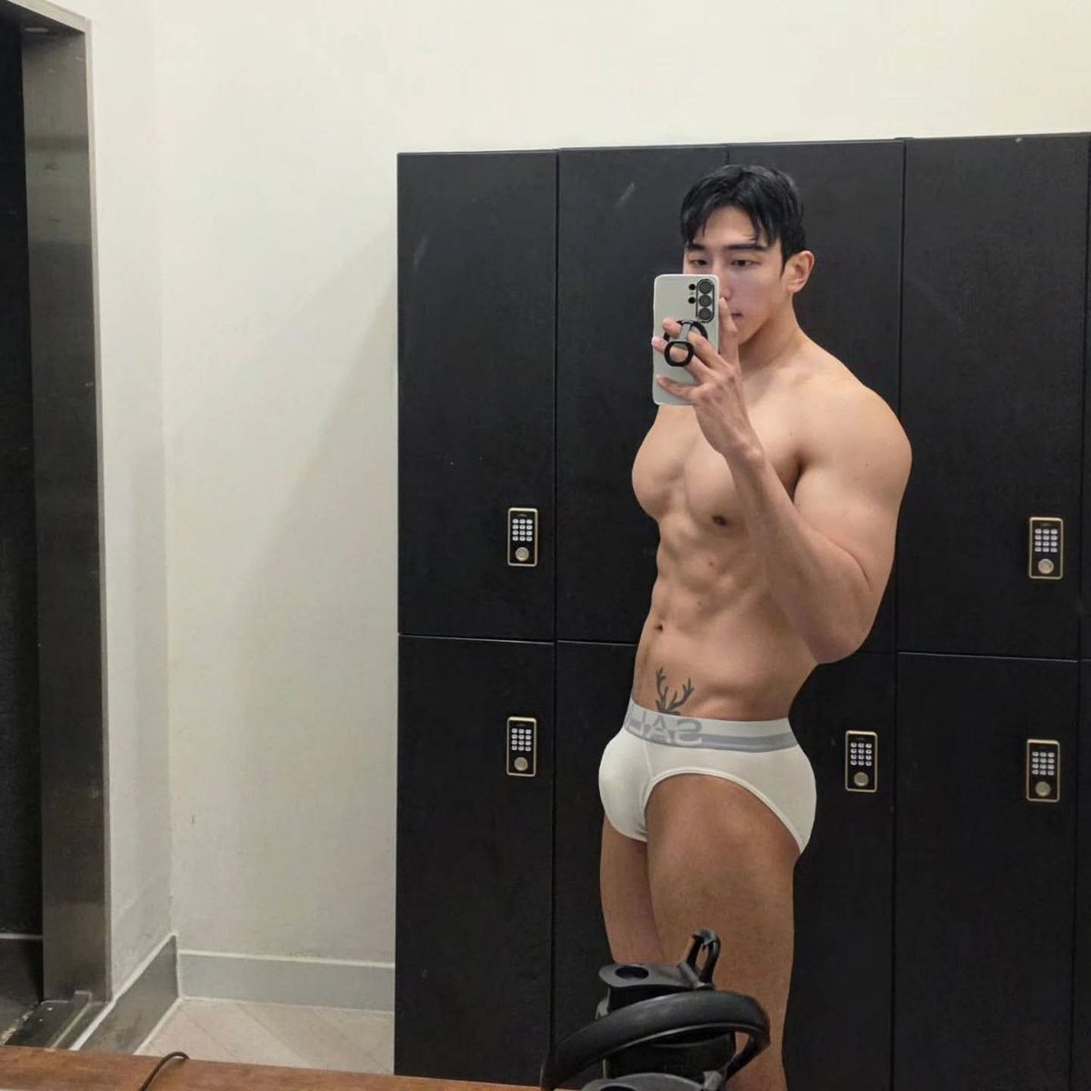 緊身收集者 tweet media