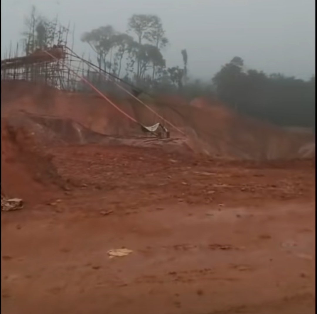 Fritz_A_Sanchez's tweet image. #Atencion #Venezuela 

Continúa impunemente y a toda #maquina  la destrucción de la Reserva Forestal de Imataca con esta "alianza minera" de la #CVM en mina El Limón ... 
#AmbienteSinDerechos
#SurDelOrinoco 
#OroDeSangre