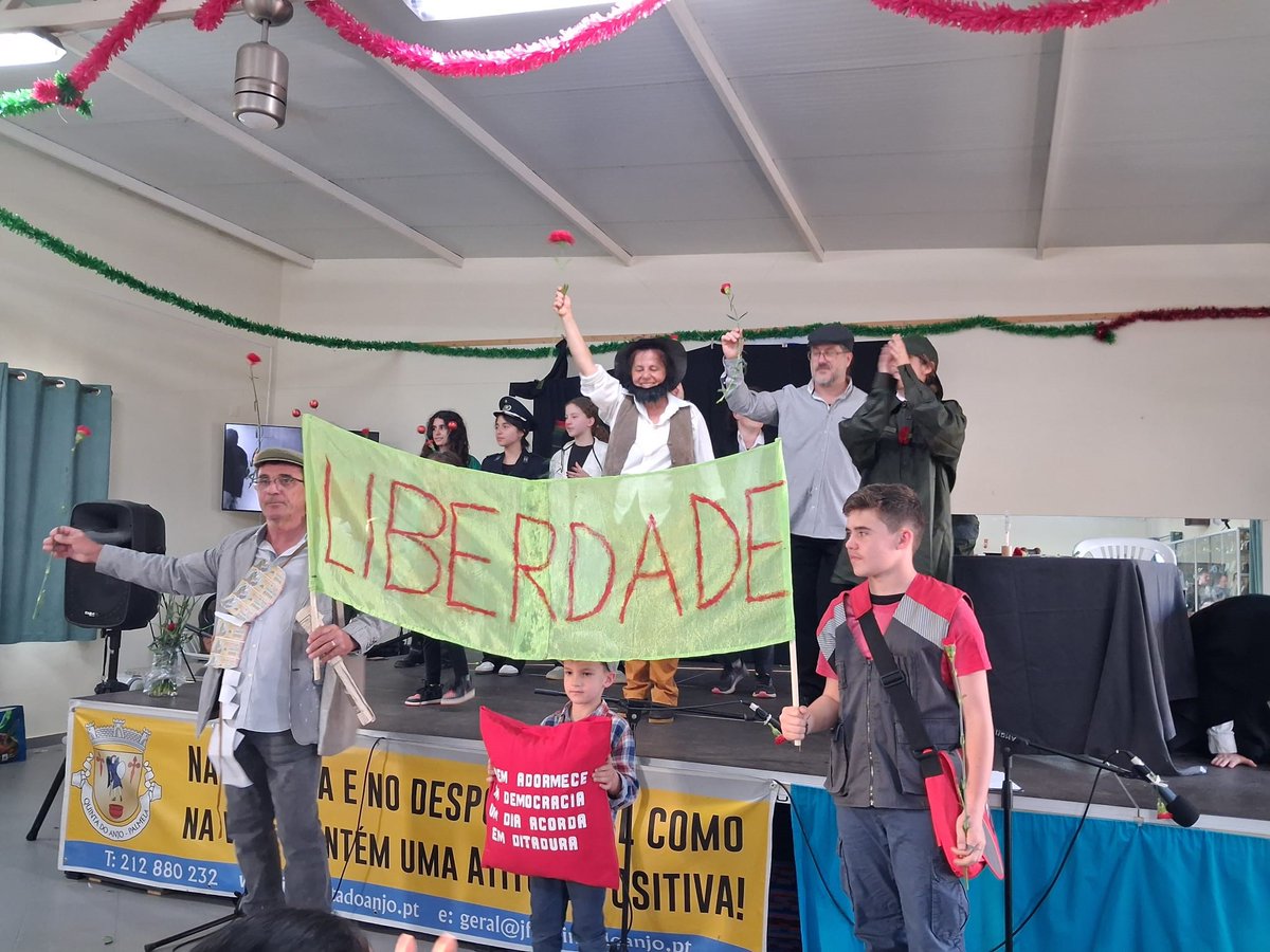 ROSTOS's tweet photo. A(nota) men tos - PALMELA Grupo de Teatro ACEITA
Quando o teatro é um encontro de gerações e amor à Liberdade
https://t.co/UGZ0FUm1V0 https://t.co/EZzOAMYxn1