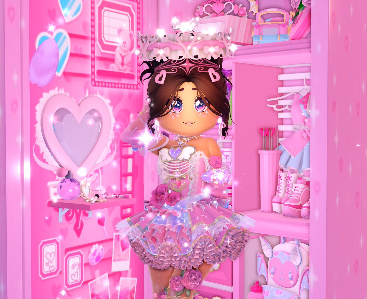 evamilanaa's tweet photo. I think I’m obsessed… 💗✨ #royalehigh #royalehighoutfits #outfitinspo https://t.co/VZl0pdDdgY