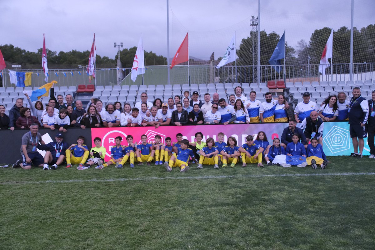 fedfutcanarias's tweet photo. 🇮🇨 | La Selección Canaria Sub-12 masculina se despide del #CESA de Benidorm con derrota en cuartos de final ante el combinado anfitrión, Comunidad Valenciana 

👏Gran papel del equipo dirigido por Sergio Alonso

#VamosCanarias https://t.co/zdwzUeYPno