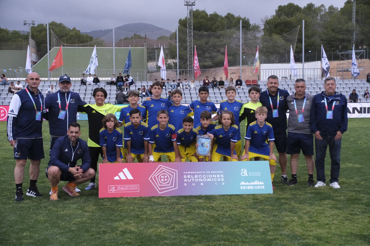 fedfutcanarias's tweet photo. 🇮🇨 | La Selección Canaria Sub-12 masculina se despide del #CESA de Benidorm con derrota en cuartos de final ante el combinado anfitrión, Comunidad Valenciana 

👏Gran papel del equipo dirigido por Sergio Alonso

#VamosCanarias https://t.co/zdwzUeYPno