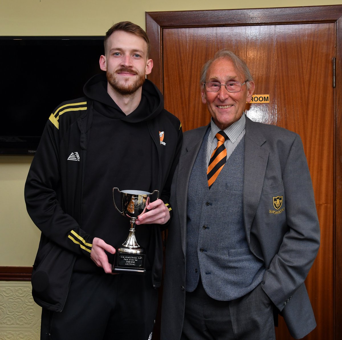 dgxwasp's tweet photo. More pictures from awards night. @cammyodonnelll @alloatiser Player Of The Year, Group picture of award winners, @LukeDonnelly6 Directors Player Of The Year And Callum Burnside Directors Young Player Of The Year https://t.co/mahiWqsAKX