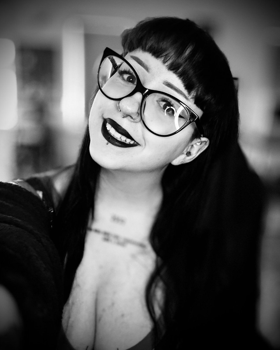 TNamelessGhuleh's tweet image. This filter is named the same as my fave horror character(s). Can you guess? Hint: they’re in the Reflect Studios universe #namelessghulehof #alternative #goth #RedBull #gamer