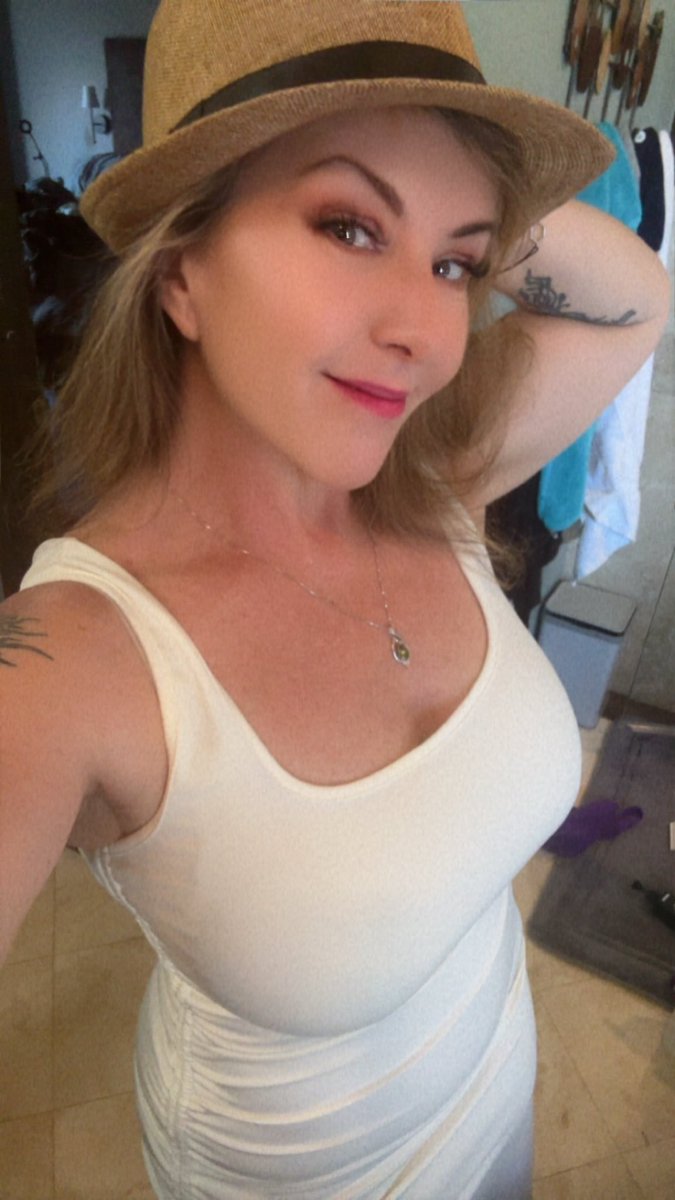Fuck it all, Love Molly 💋 tweet media