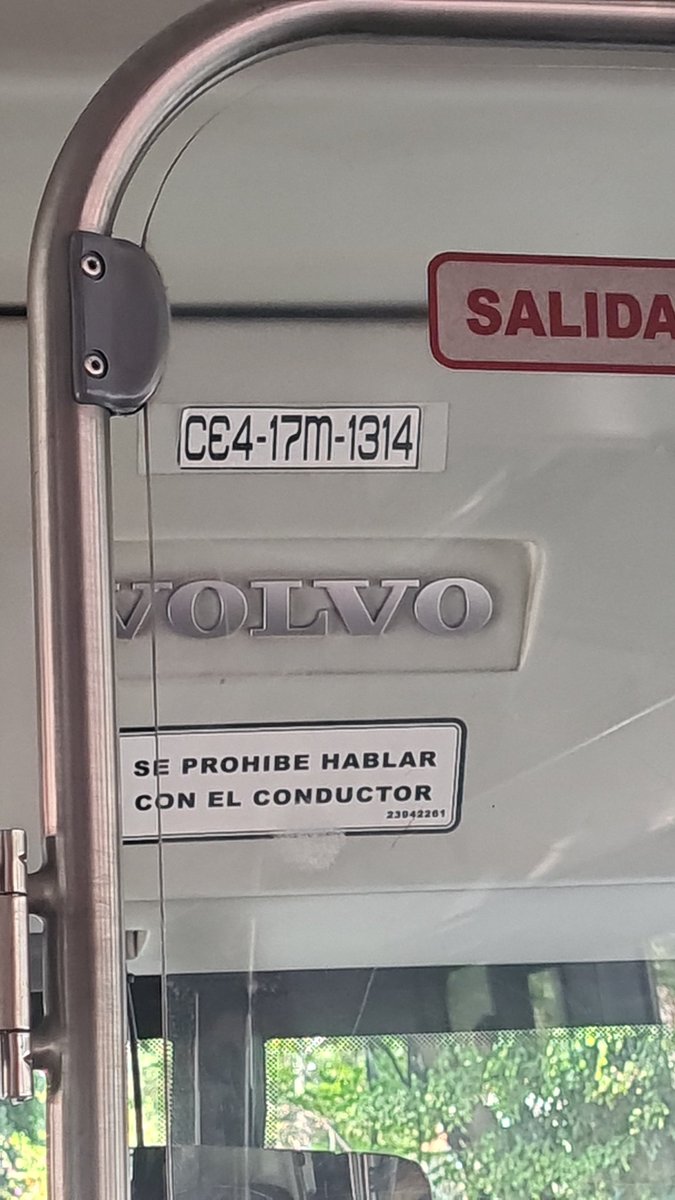 mexservices's tweet photo. Hola @MetrobusCDMX  la unidad CE4-17M-1314 línea 1 tiene trabadas las ventanillas justo detrás del conductor. Ahí si nos echan la mano porque con este clima es necesario que abran bien. Gracias. https://t.co/KXDdc40BTy