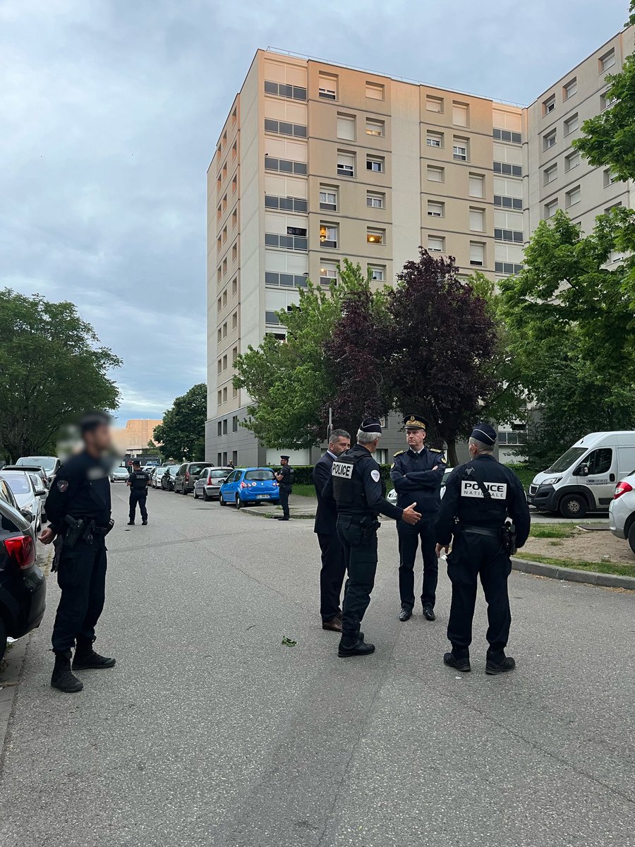 Image de Préfète de région Auvergne-Rhône-Alpes et du Rhône : Ce soir le Préfet délégué à la défense et à la sécurité Antoine GUÉRIN était aux côtés des effectifs