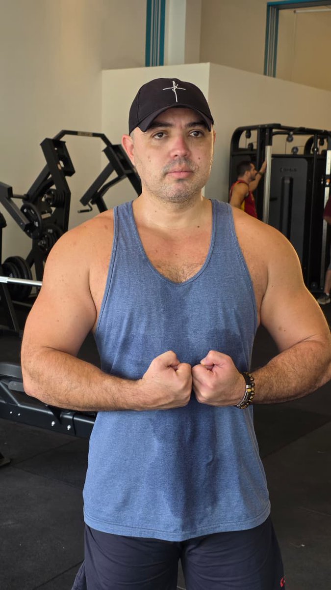 Danuzio18's tweet image. O resultado do treino é o reflexo da nossa disciplina. Mais um dia pago! 💪🔥
Qual foi seu treino hoje?
 #foco #treino #constancia #evolucao #gymrat #healthylifestyle