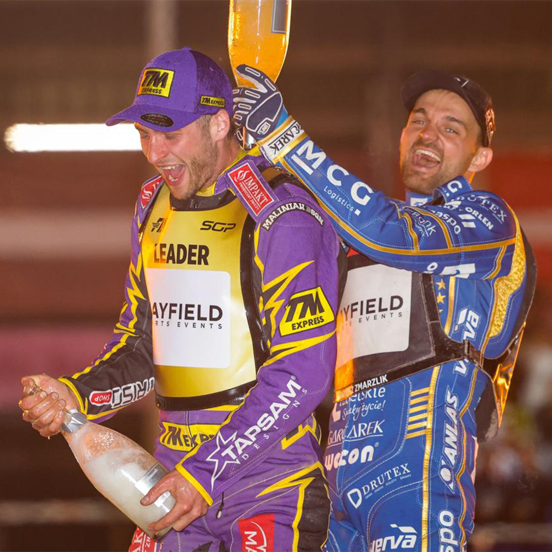 SpeedwayGP's tweet image. Gold suits you, Kacper! 🥇

Kacper Woryna becomes the first rider to receive the gold jacket this season 👏

#SGP #GermanSGP