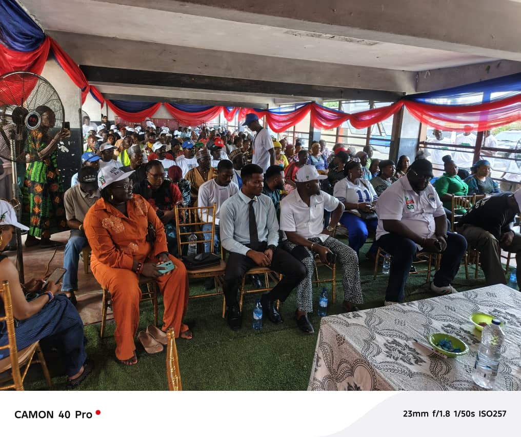 Kdman25's tweet photo. Ikoyi/Obalende Local government PYA Experience a new dimension under the leadership of Hon. Martha @DavidsOffor @woye1 @OfficialAPCNg  @officialABAT  we're spreading the Renewed Hope Agenda to the grassroot https://t.co/4B7UA0riSH