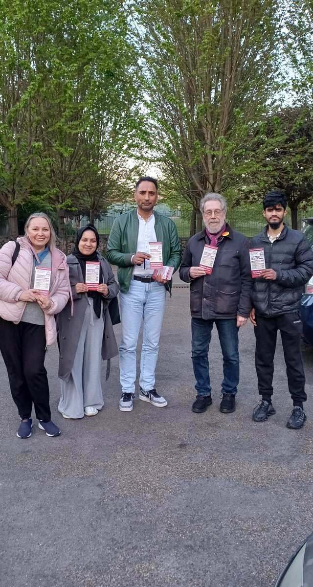 LarisaZilickaja's tweet photo. Once again this week, Canning Town North team has been canvassing every single day with the most amazing friends by our side ๐ช๐ง๏ธโ๏ธ
Tired sometimes, but always motivated by the great conversations and the positive energy from our residents ๐น
#newhamlabour https://t.co/y9SnigQppz