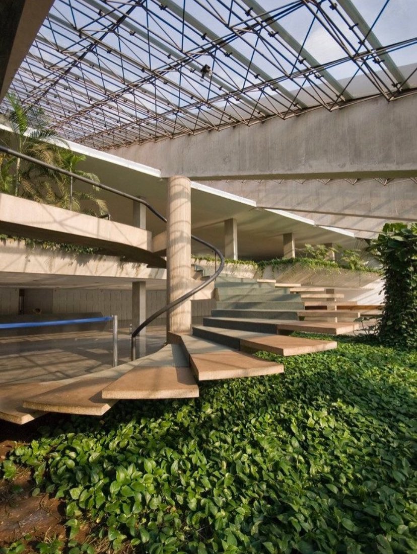 archivo_dise's tweet photo. Cláudio Santoro National Theatre by Oscar Niemeyer, with artistic details by Athos Bulcão and landscape design by Burle Marx 1960-1966 • Brasília https://t.co/dFvTlYnngG
