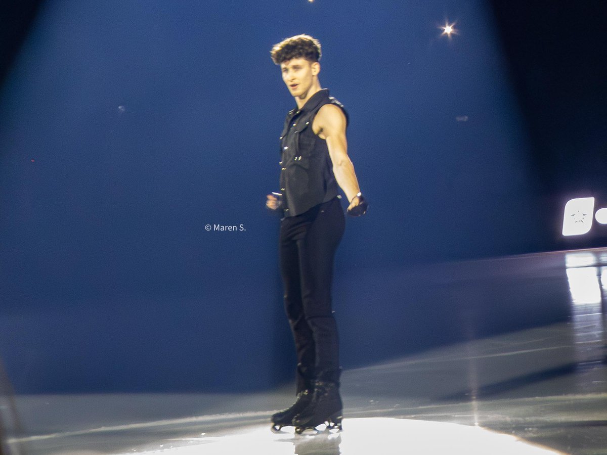 demtuppesseine's tweet image. Art on Ice 2026 - Lukas Britschgi #FigureSkating #ArtonIce #LukasBritschgi