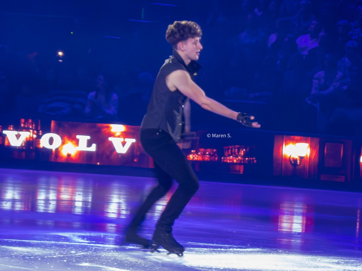 demtuppesseine's tweet image. Art on Ice 2026 - Lukas Britschgi #FigureSkating #ArtonIce #LukasBritschgi