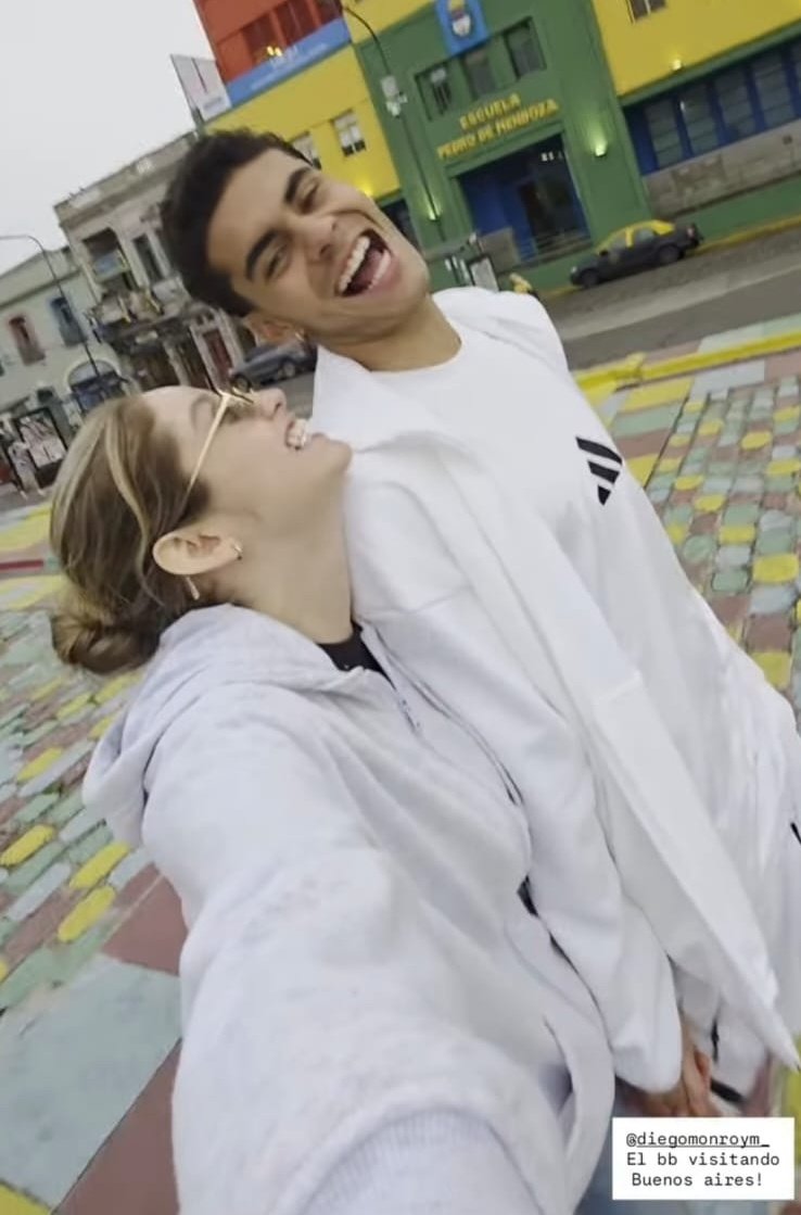 antho; 🪐 enamorada de karol sevilla tweet media