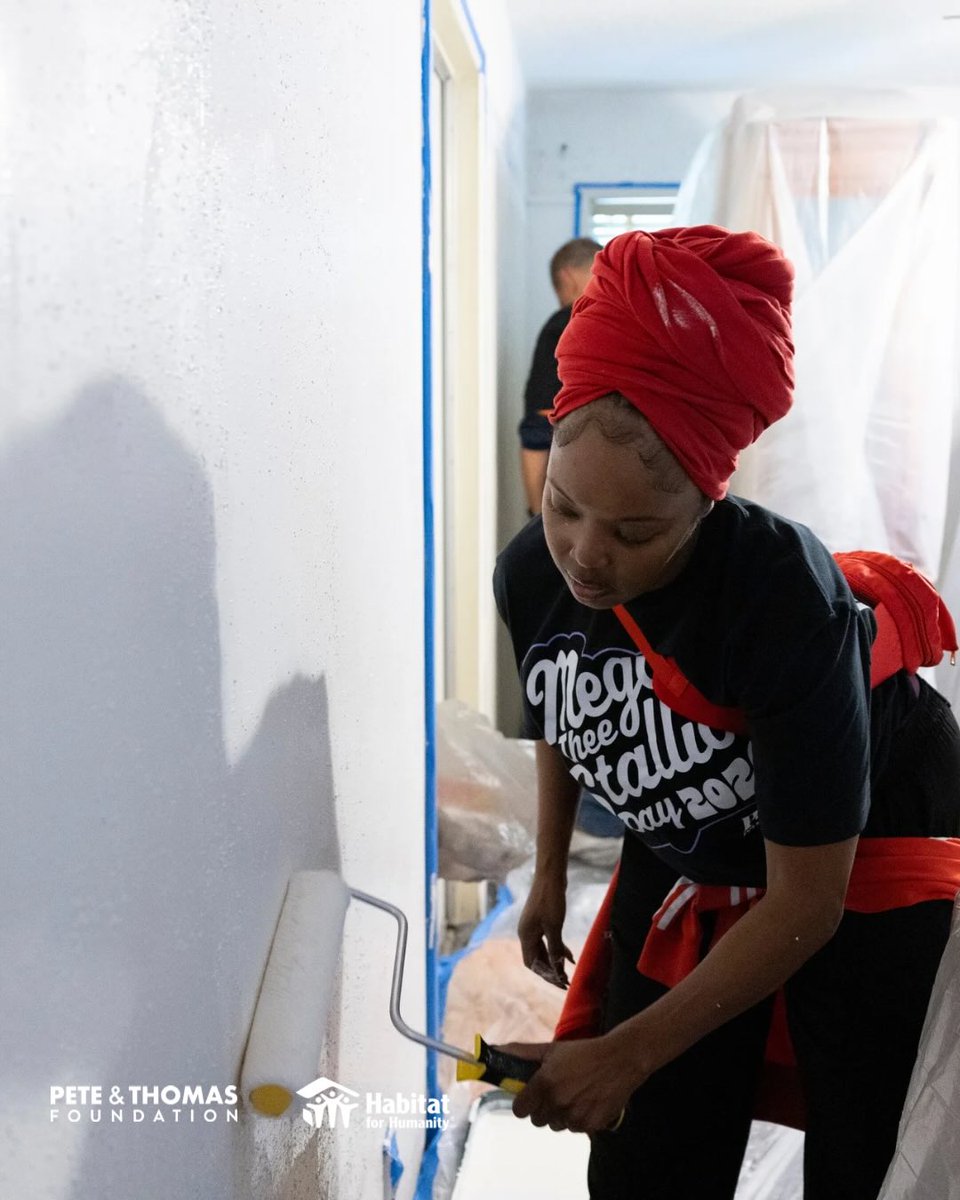 Habitat_org's tweet photo. We couldnβt do this without the #HottiesHelping! Today is #MTSDay, and hotties spent the day completing repairs that helped older residents remain safely in the homes and neighborhoods they love. Thank you so much for showing up for the community of Houston π·
#PeteThomasFoundation #HabitatForHumanity