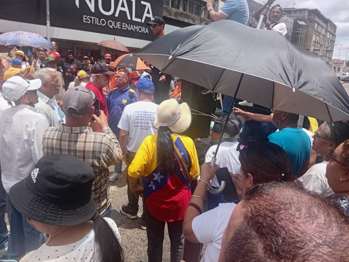 AproupelM's tweet photo. #02Mayo | APROUPEL -MATURÍN.

Ayer, 1°  de Mayo Día Internacional del Trabajador, en  Monagas Continuaremos en las calles el tiempo sea necesario, exigiendo hasta lograr, Salario, Democracia y Libertad. @FAPUV @APUCV @_Provea 

#BonoNOesSalario https://t.co/tx12Xq45lH