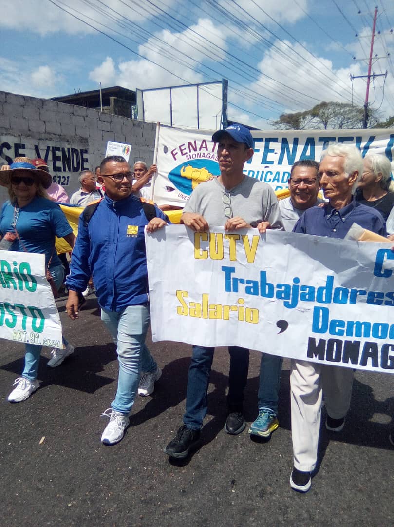 AproupelM's tweet photo. #02Mayo | APROUPEL -MATURÍN.

Ayer, 1° de Mayo Día Internacional del Trabajador, en  Monagas Continuaremos en las calles el tiempo sea necesario, exigiendo hasta lograr Salario, Democracia y Libertad. @FAPUV @APUCV @_Provea 

#BonoNOesSalario https://t.co/t9JHrMUBEY