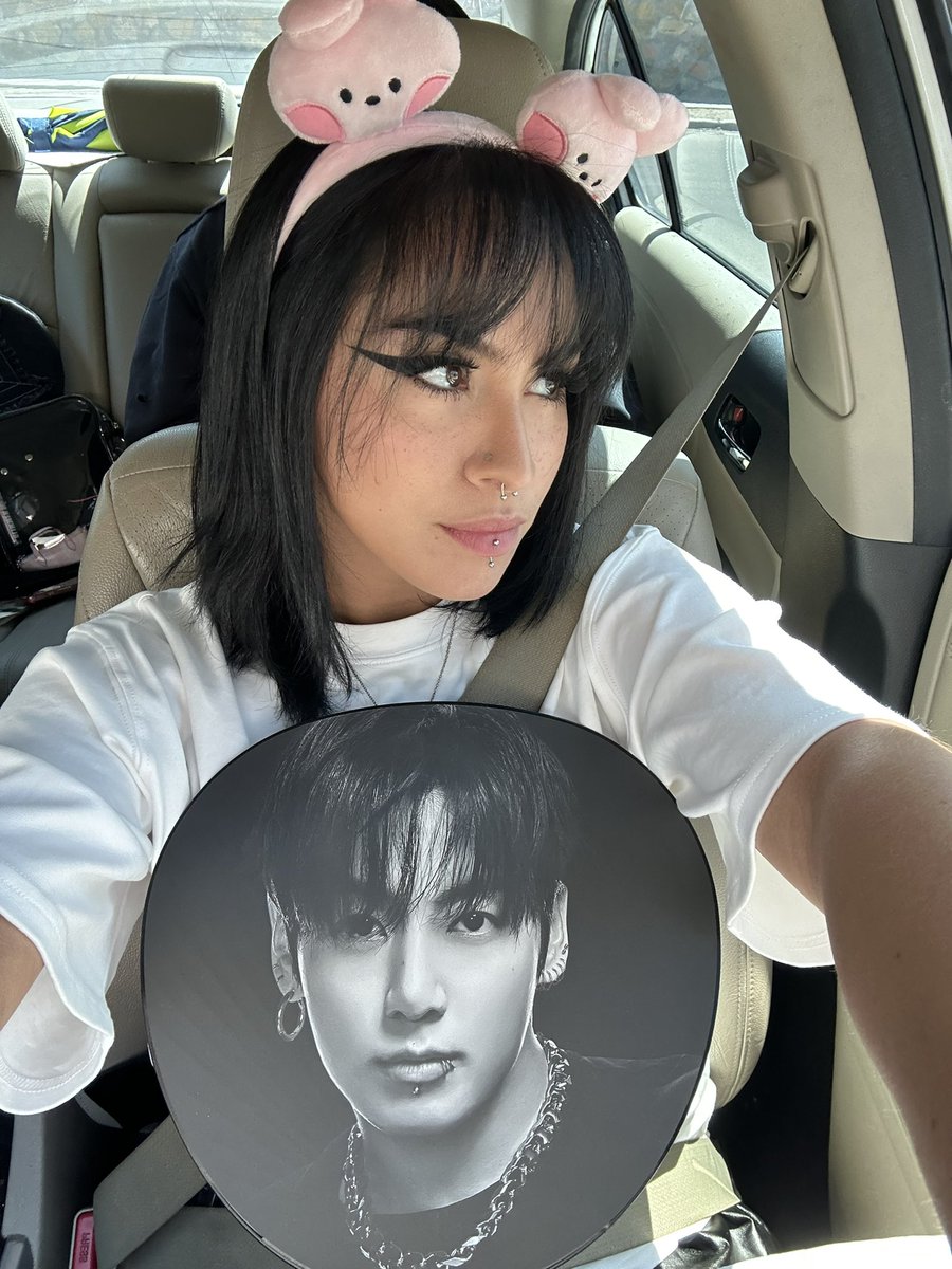 halie ☄️ tweet media