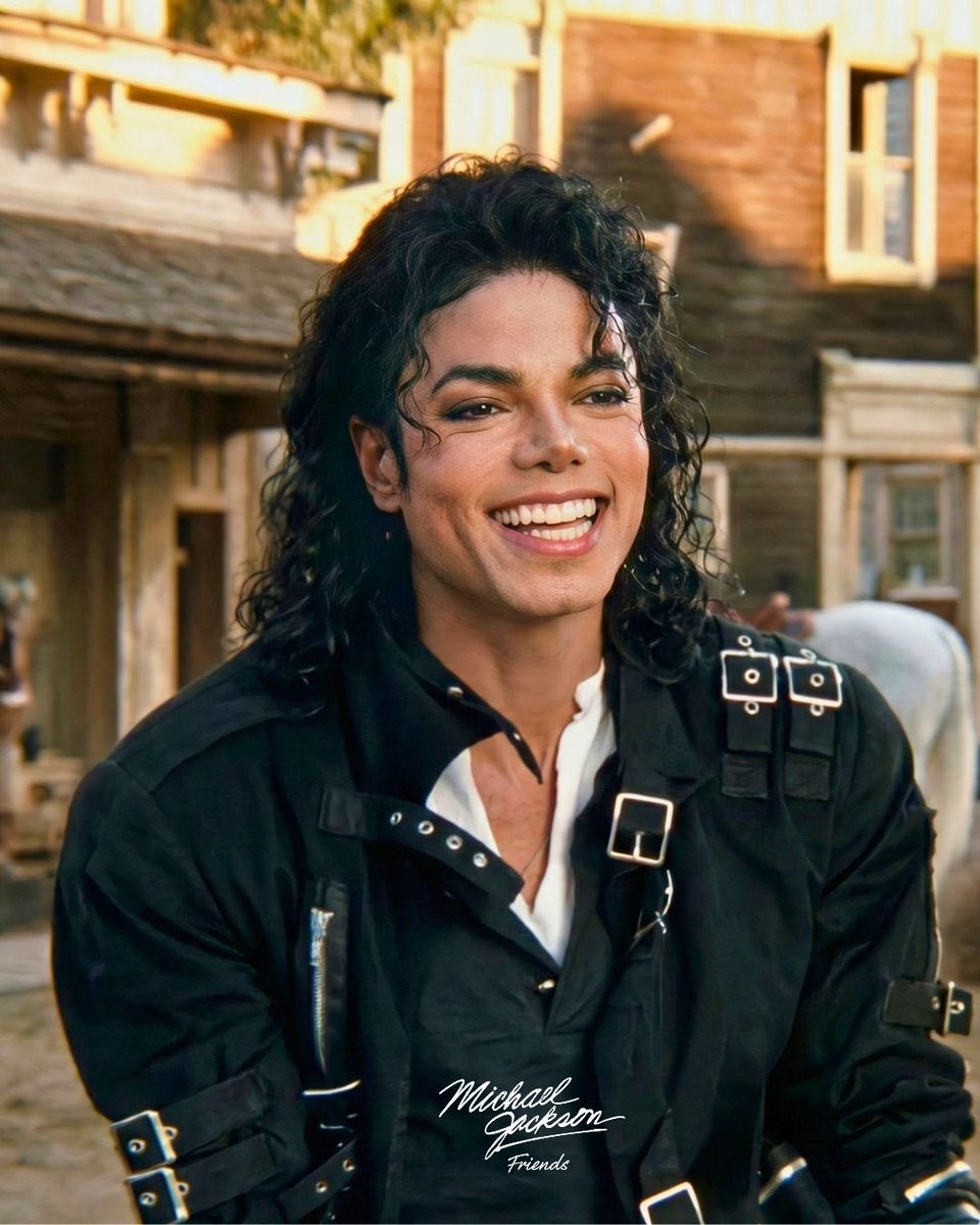 Sarah (in her Michael Jackson era) tweet media
