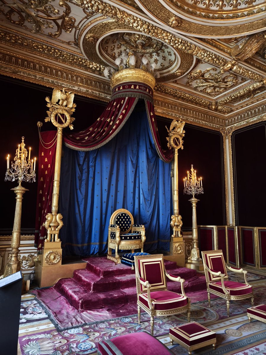Hehehe j'aime trop ce château. Depuis que je suis gamin je traine dans ce château et je ne m'en lasse jamais.