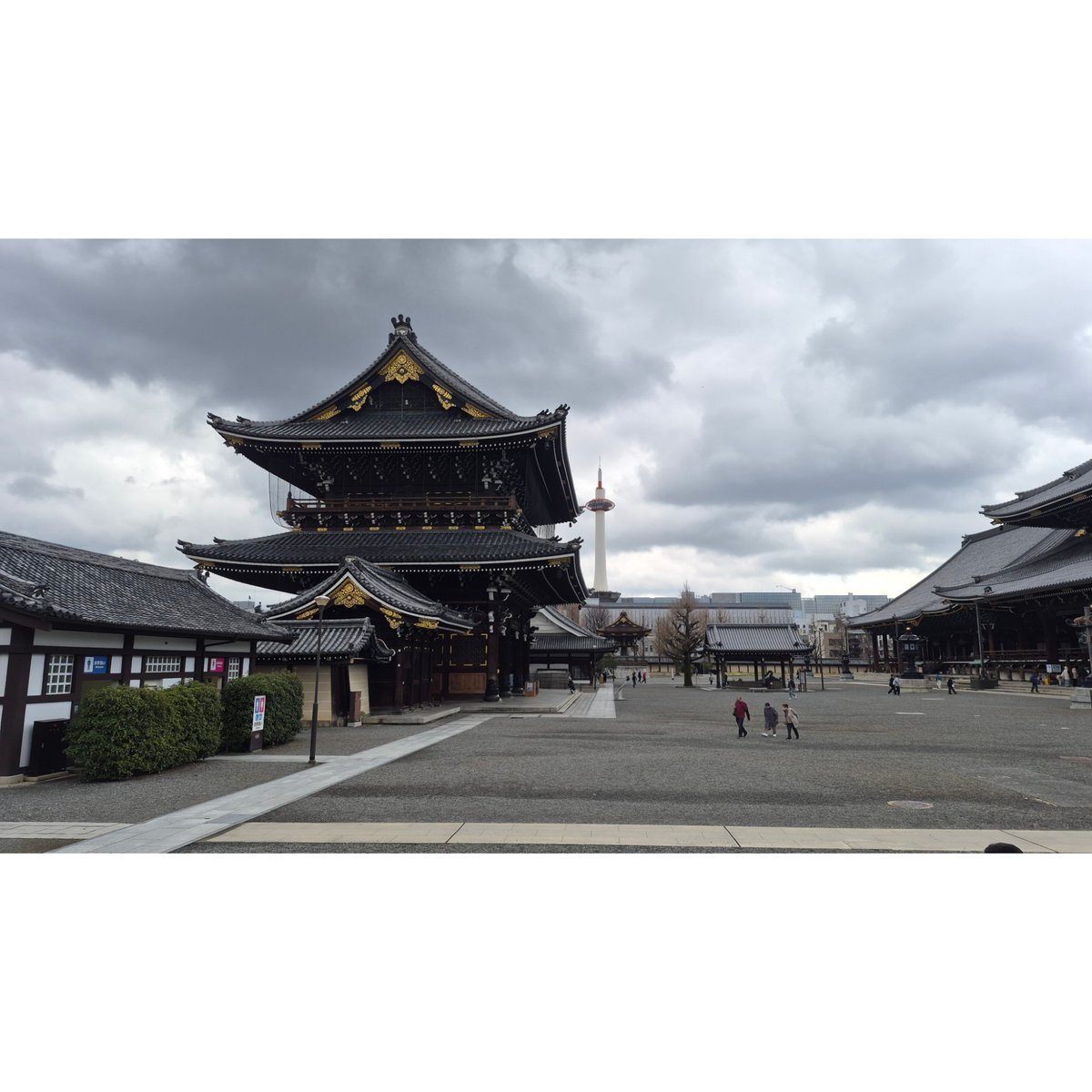 Juki_W's tweet image. Kyoto, Japan 🇯🇵🍚🍜

Julaayy.blogspot.com/2026/05/kyoto.…

#blog #blogger #travelblog #travelblogger #liverpoolblogger #holiday #travels #kyoto #Japan #HigashiHonganjiTemple #nideckyototower #bullettrain #japanesefood #kyototower