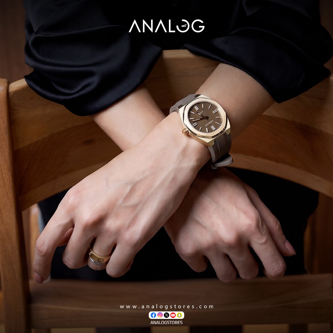 analogstores's tweet image. Northgate Cinnamon Braun Gold 18 Karats Club 34 mm ✨
Warm gold tones with a rich brown dial—made to stand out effortlessly.

Not just a watch… a statement from the first glance. ⌚

#Analog #Northgate #WristGame #MinimalLuxury #KSAStyle