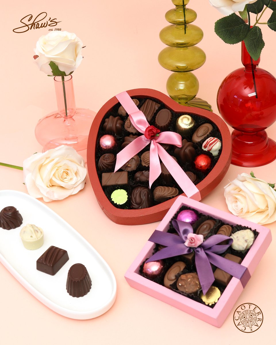 FoodShaws's tweet photo. Hay sentimientos que solo el chocolate puede expresar. ✨

Iniciamos temporada de Mamá con piezas creadas a mano, desde la semilla del cacao hasta cada detalle. Porque ella merece lo mejor, y lo mejor se hace con paciencia y mucho corazón. 🍫🌸

📍 Sucursales Shaw's o @werisapp🛵 https://t.co/THSVMRKMwe