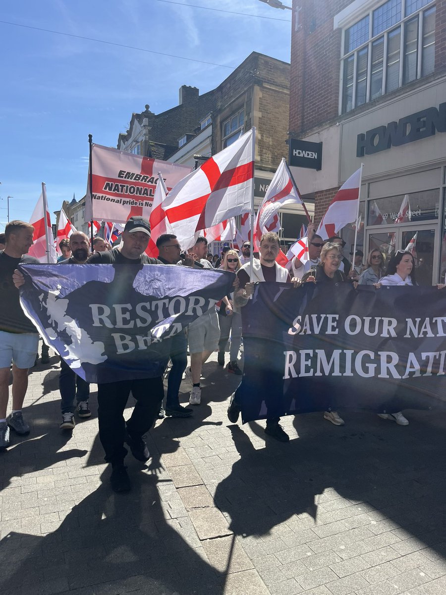 Bexley Borough flag man tweet media