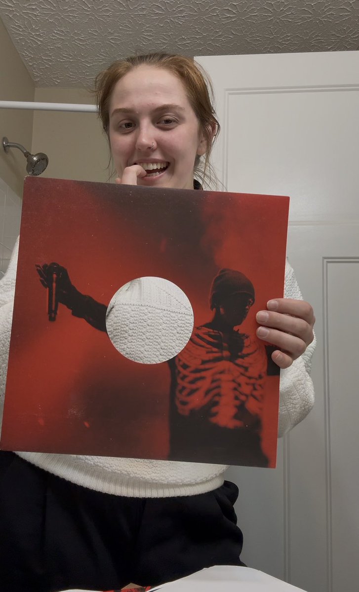 madeline |-/ tweet media