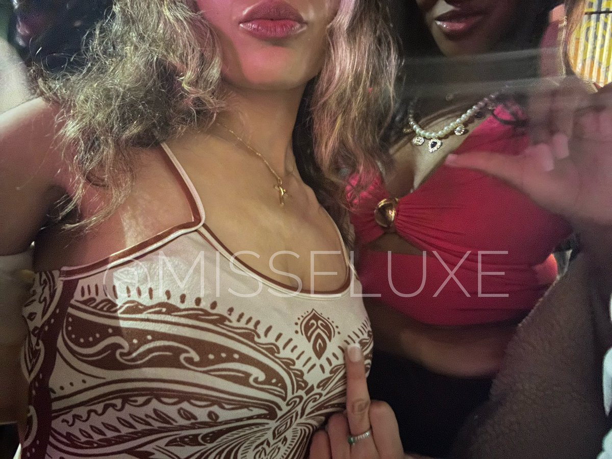 MistressEluxe's tweet photo. Bxtch boys on your knees for me and @TeetheGoddess9 🖕🏽 https://t.co/LHmjBoVGSg