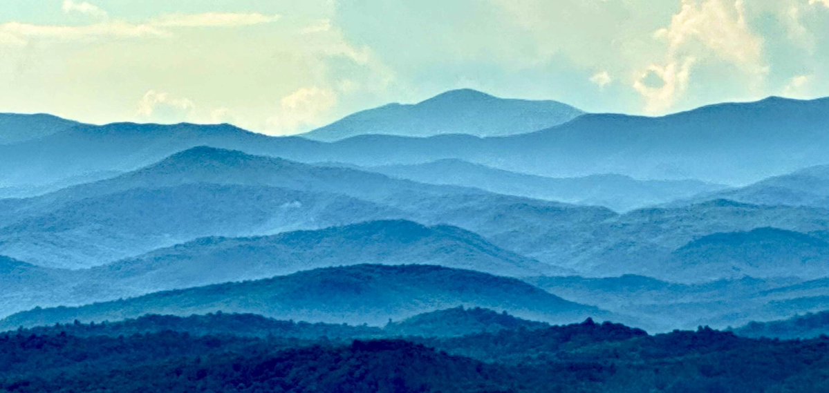NguynTuyn727272's tweet image. Dusk bringing out the ridges in the Blue Ridge Mountains
#Landscape #glancing