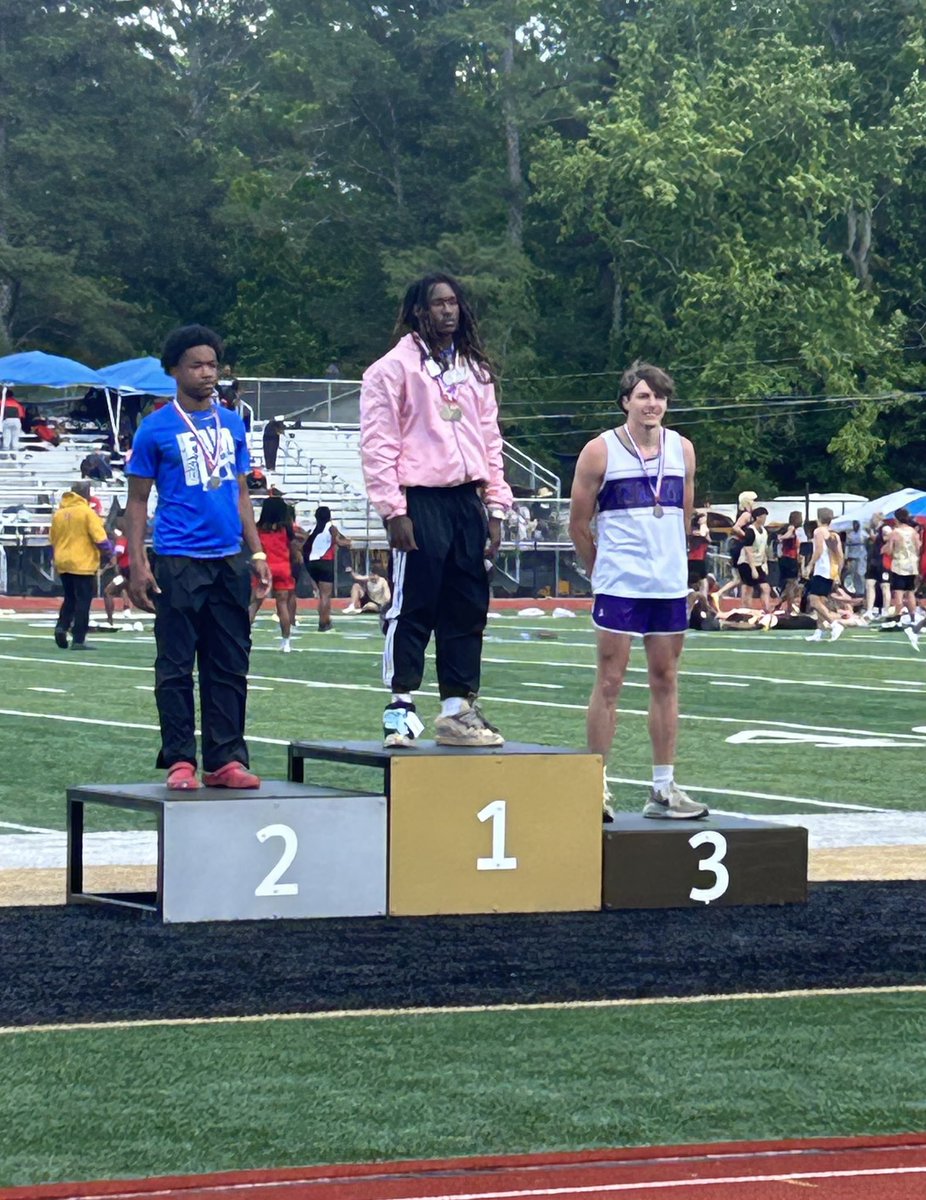 coachjay62's tweet photo. Aydn Heinrich placed third in the 200m with a PR of 22.9 and fourth in the 400 with a  52.6. Congratulations Aydn! https://t.co/UeeTo1pqgm