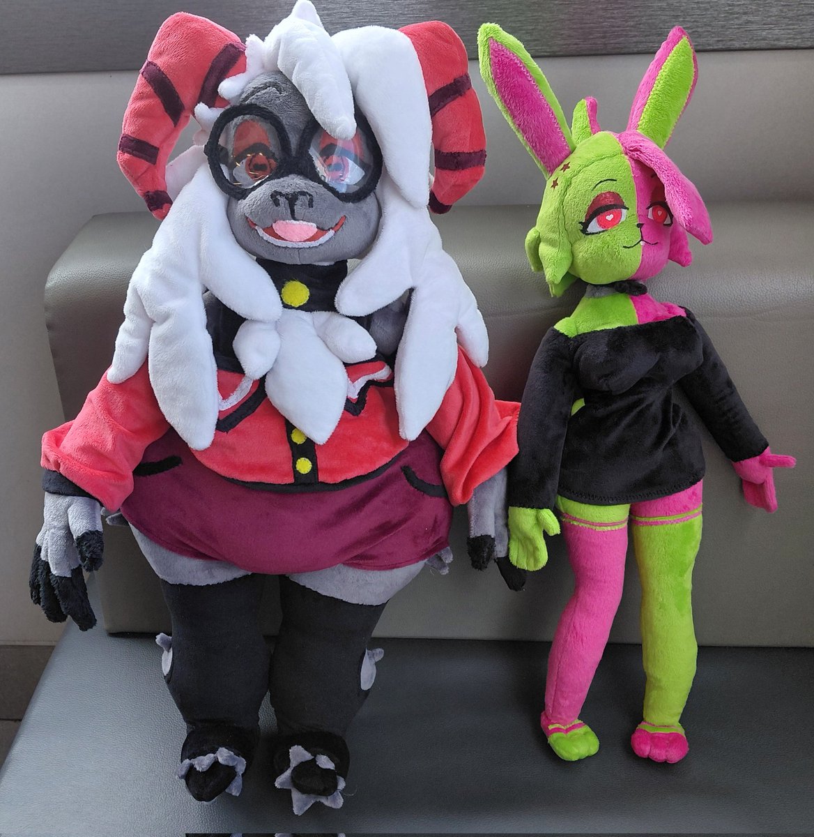 RattoJaxter's tweet image. Lambel and Andly 

OG Models by @/CryptiaCurves 

Retextures by @Krazy_Craftz 

#TheAndlySAGA #Plushies #StuffedToys #OC #OriginalCharacter