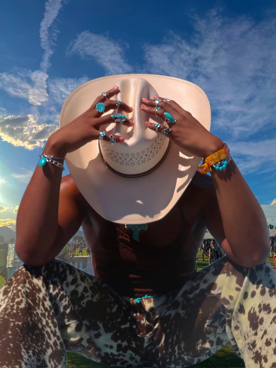 Calinndeon's tweet photo. Coachella 2026 https://t.co/cmbP2EB0MR