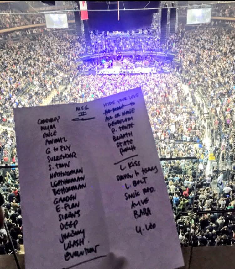 JeremyY70534675's tweet image. The Man Trilogy made a comeback that night...#PearlJam #MSG16N2 #Memories #GoddamnILoveThisBand 😉❤️✌️🎸🤘🙏