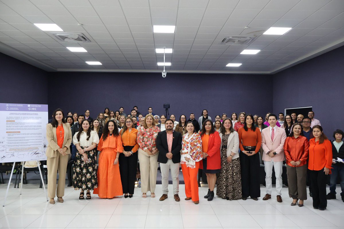 OscarDanieliec6's tweet photo. El día de hoy junto con la Mag. @rebecabaram1 presidenta de la @TEPJF_GDL y @almaalonso19 presidenta de la @AMCEE_Mx  instauramos las mesas naranja para prevenir la Violencia Política de Género. https://t.co/O4MMPUhP4C