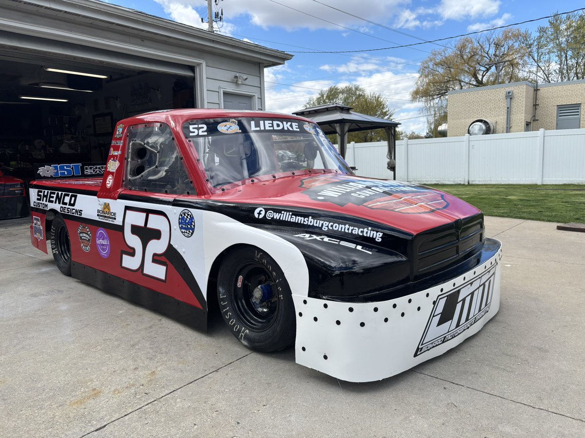 MasynLiedke52's tweet photo. 2026 TRUCK REVEAL!! 

@AaronBeavers67 / @ColtonManich returning as the primary sponsor!! 

Throwback to Greg Biffle’s 1999 Grainger Scheme 🏁🙌🏻 

BE LIKE BIFF 🦅🇺🇸 @mcfarland70474 https://t.co/BnP3xFPfxa