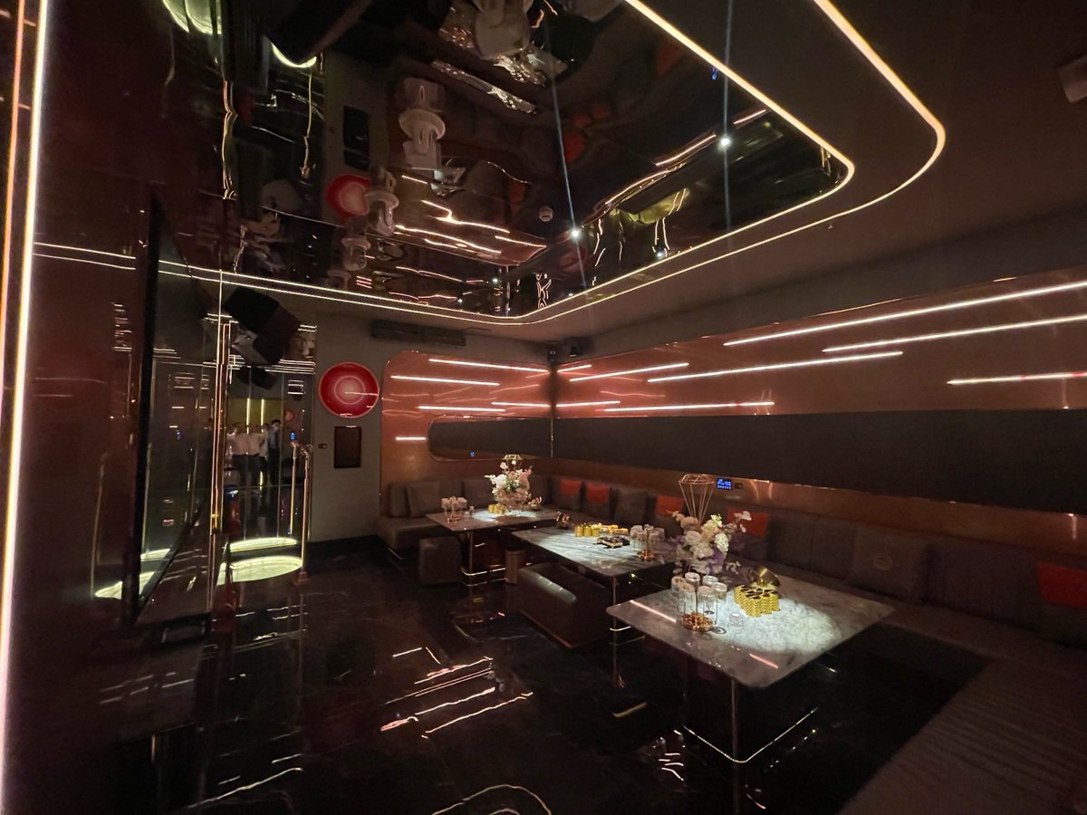 EbdulRasyid's tweet image. Let’s sing our hearts out at [KTV店名]!  Grab your crew, pick your favorite tracks, and turn up the fun—no stage fright, just pure vibes!  Book now: [预订链接/电话] #KTVVibes #SingLoud #GoodTimes