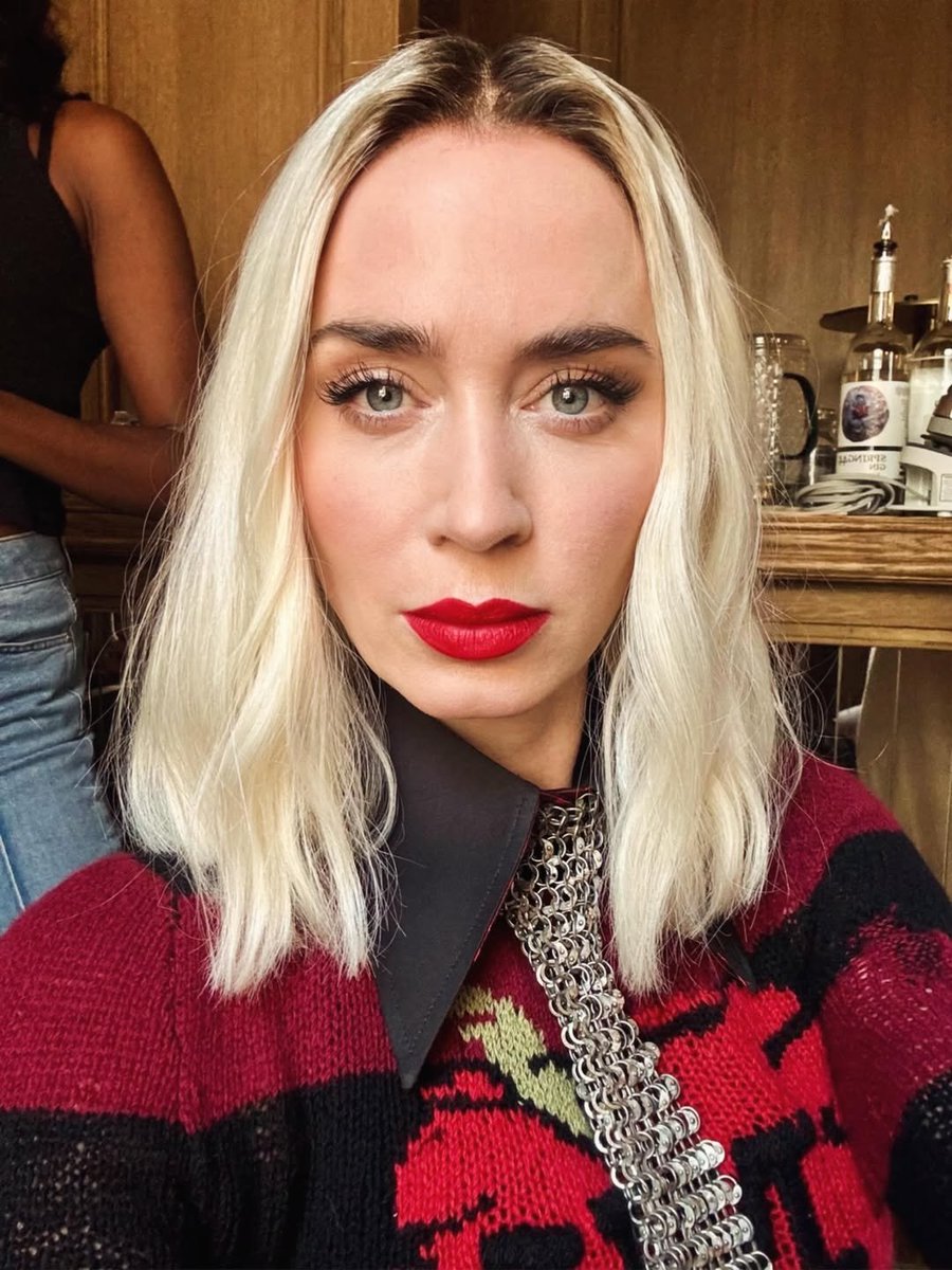 Emily Blunt Files 👠 tweet media